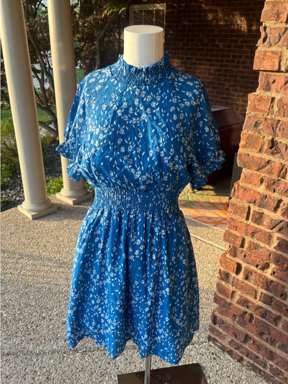 Hayden Los Angeles Blue Floral Smoked Puff Sleeve Mini Dress Women’s Medium